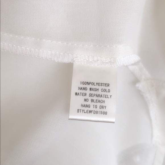 💥Gorgeous flowy button up top with stud details💥 - Picture 3 of 4